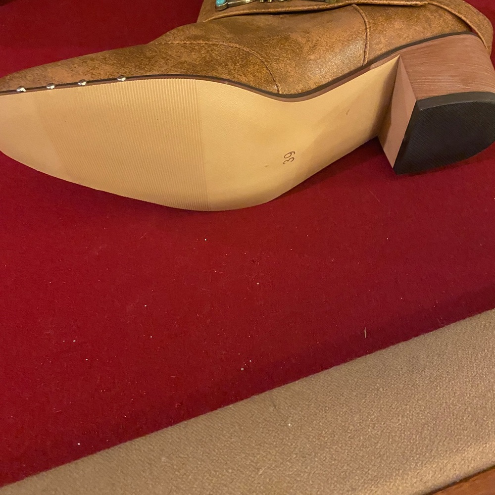 Boots - Picture 5 of 6